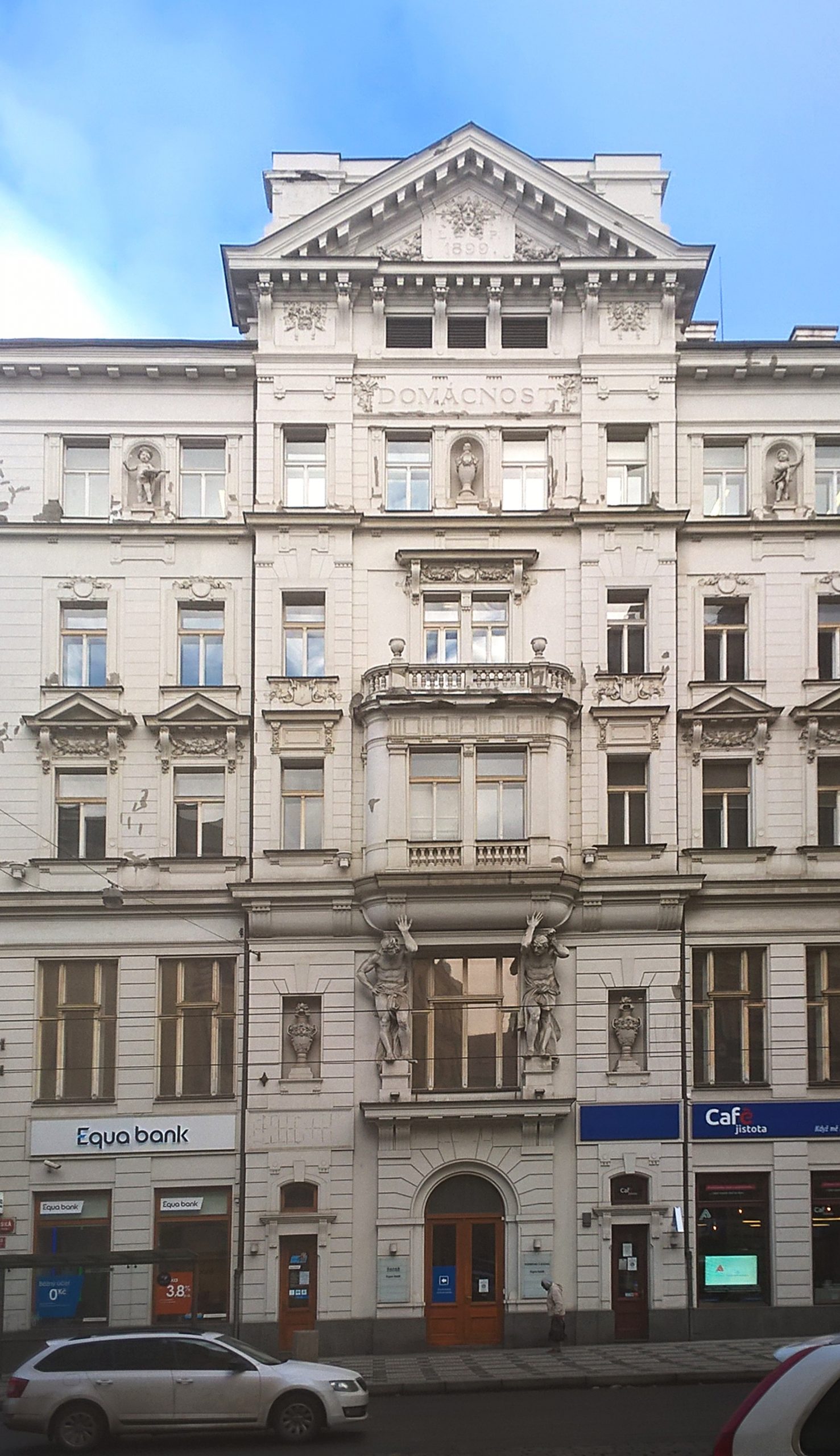 Sídlo spolku v Lazarské ulici má dodnes ve své horní částí čitelný název DOMÁCNOST. (Foto Miloslav Čech.)