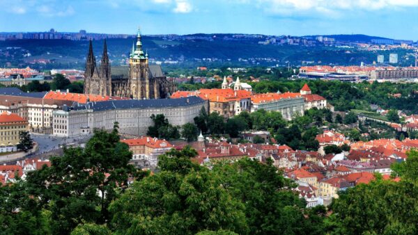 Areál Pražského hradu – podle Guinessovy knihy rekordů největšího hradního komplexu na světě (Zdroj: Canva)