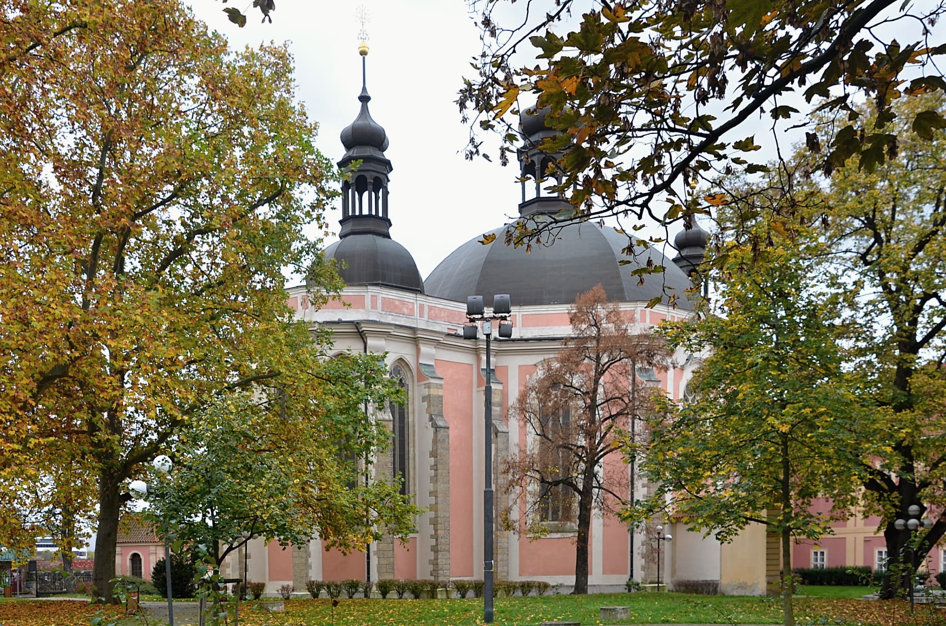Kostel Nanebevzetí Panny Marie a Karla Velikého (Foto: Miloslav Čech)